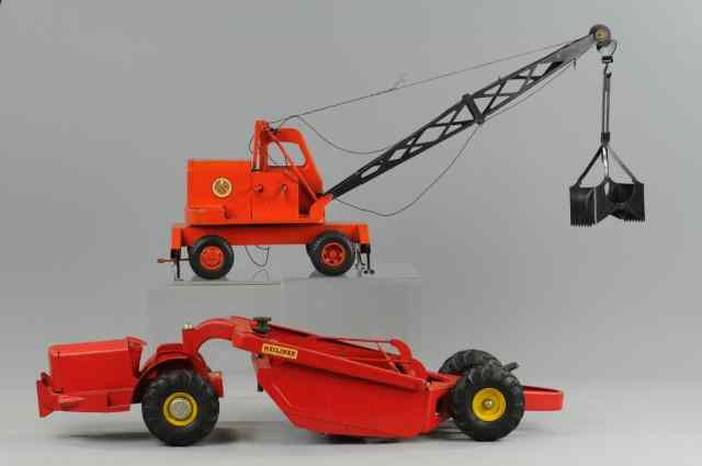 Appraisal: LOT OF TWO MODEL CONSTRUCTION TOYS Includes boxed ''Heilner'' road