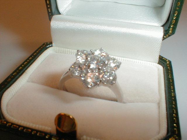 Appraisal: A floral cluster diamond ring of seven stones totalling approximately