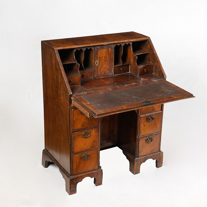 Appraisal: TH CENTURY QUEEN ANNE KNEEHOLE SLANT FRONT DESK Circa early