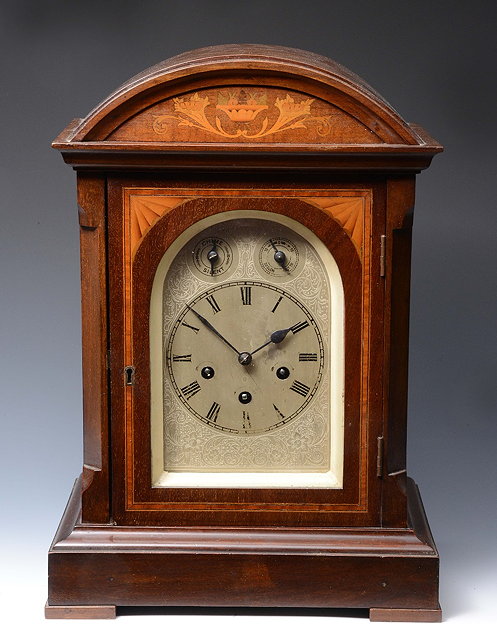 Appraisal: AN EARLY TH CENTURY MAHOGANY MANTEL CLOCK with silvered Roman