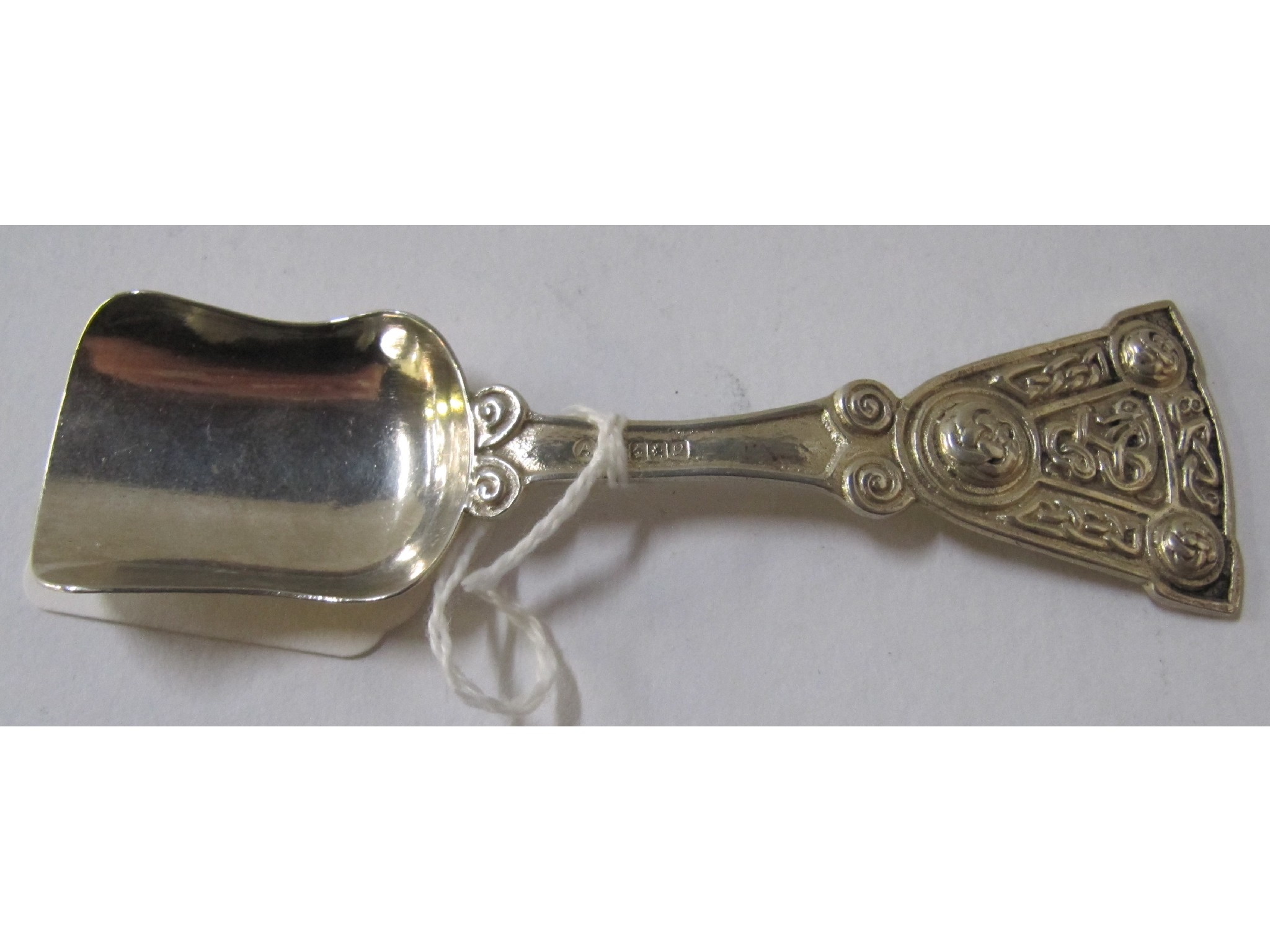 Appraisal: An Iona silver caddy spoon by Alexander Ritchie