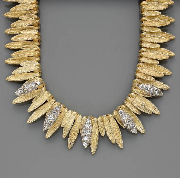 Appraisal: A diamond and eighteen karat gold necklace estimated total diamond