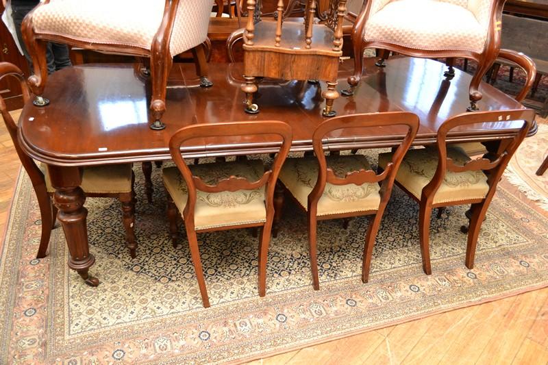 Appraisal: A VICTORIAN MAHOGANY DINING TABLE A VICTORIAN MAHOGANY DINING TABLE