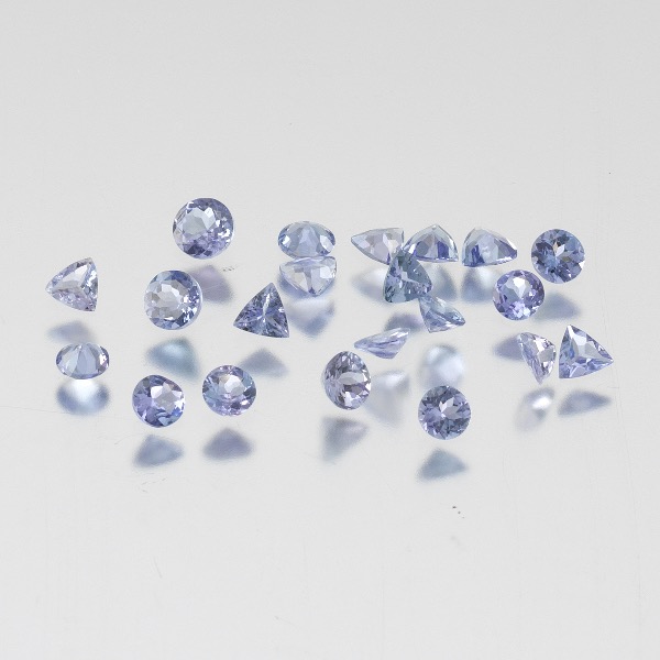 Appraisal: MULTIPLE UNMOUNTED CT TOTAL MULTI-SHAPE TANZANITE GEMSTONES Twenty-one unmounted ct