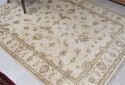 Appraisal: HAND KNOTTED ORIENTAL AREA RUG Pakistani Oushak with floral vine