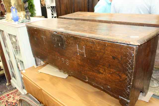 Appraisal: AN TH CENTURY ELM PLANK COFFER with hinged rising lid