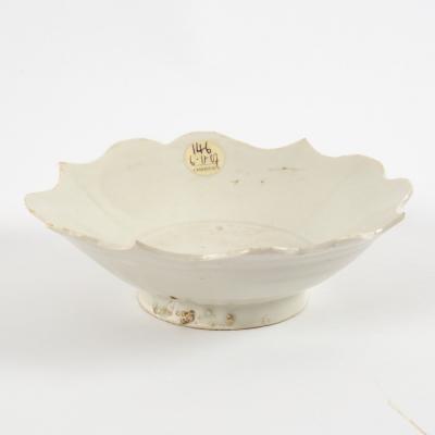 Appraisal: A white glazed foliate dish Song dynasty the rim with