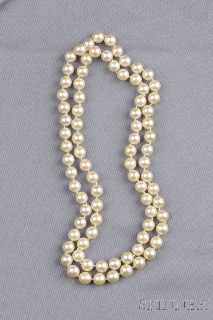 Appraisal: Cultured Pearl Necklace composed of eighty-four pearls measuring approx to