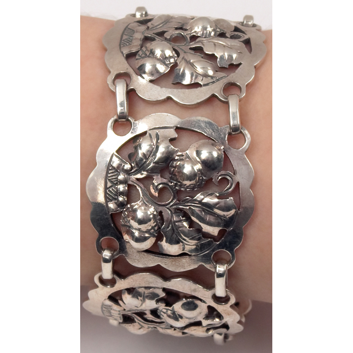 Appraisal: Kalo bracelet in sterling silver hinged links with incised and