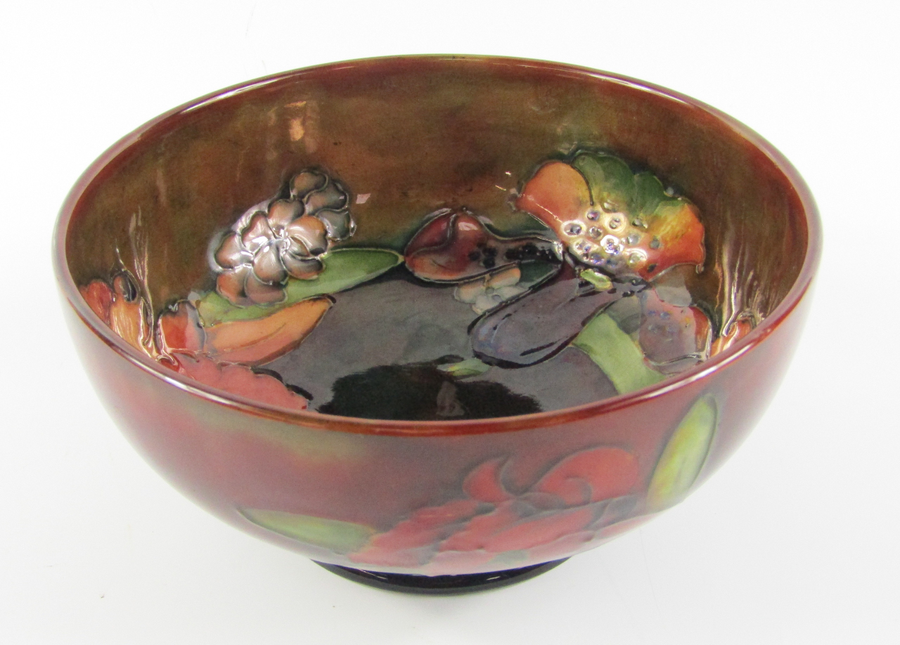 Appraisal: A Moorcroft pottery bowl decorated in the Frilled and Slippered