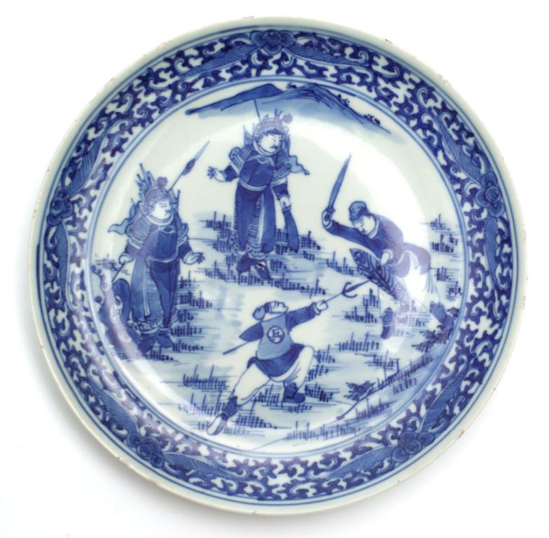 Appraisal: PAIR OF th CENTURY CHINESE BLUE AND WHITE PLATES each