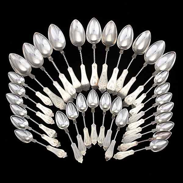 Appraisal: Twist Handle Sterling Spoons American An assembled group of twenty-eight