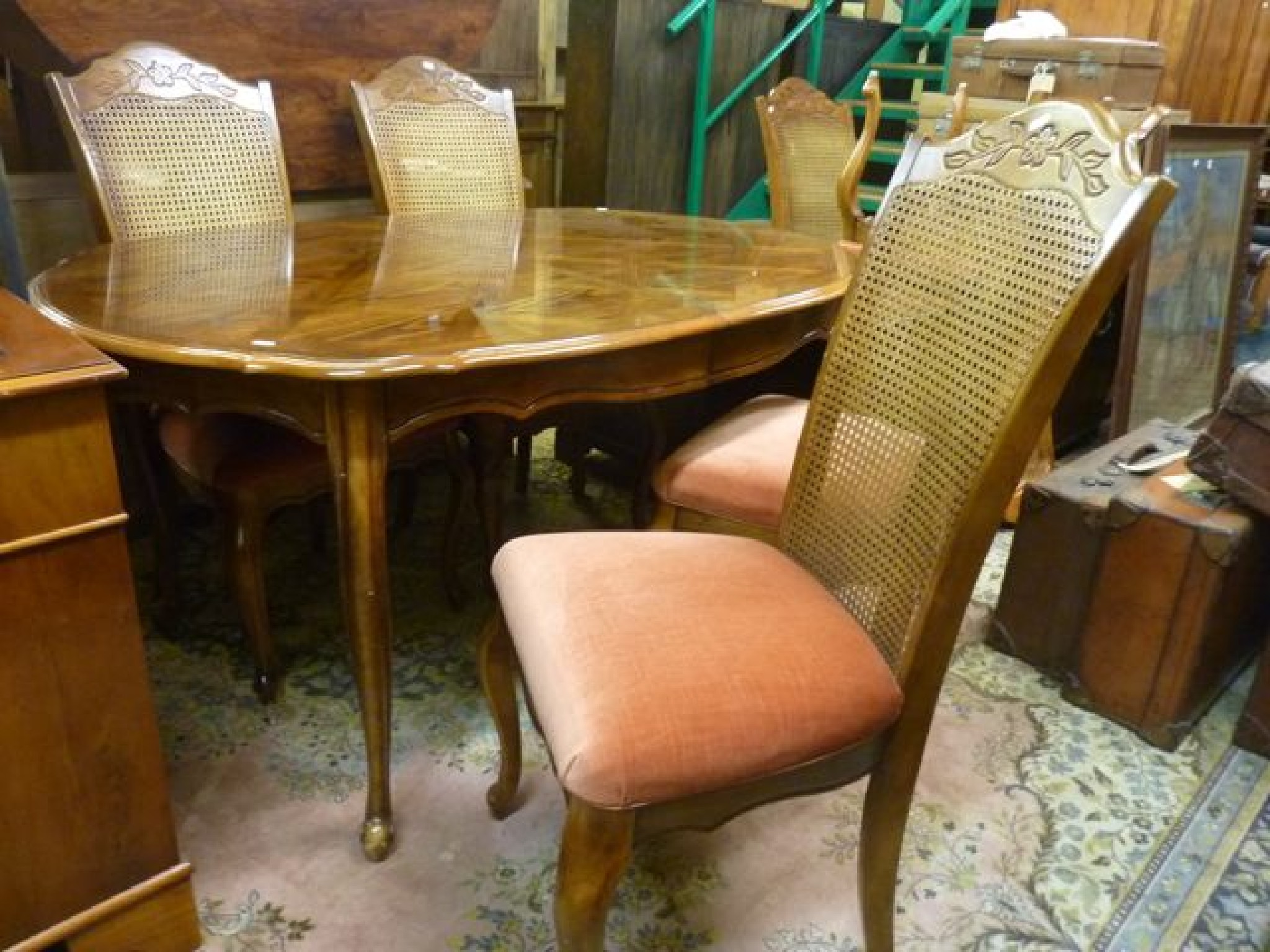 Appraisal: A reproduction extending dining table with shaped outline enclosing a