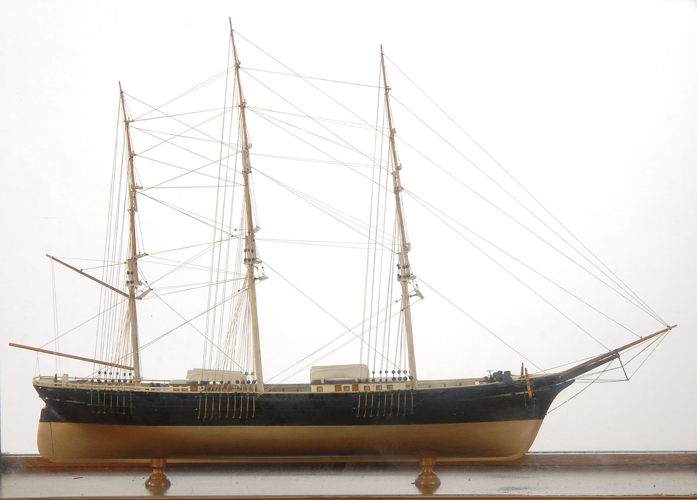 Appraisal: CASED MODEL OF THE CLIPPER SHIP FLYING CLOUD Mid- th