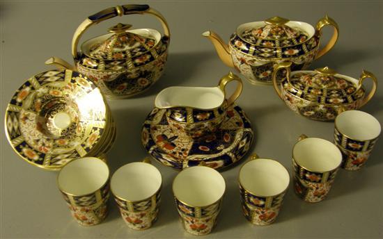 Appraisal: th century seventeen piece Davenport part tea service in the