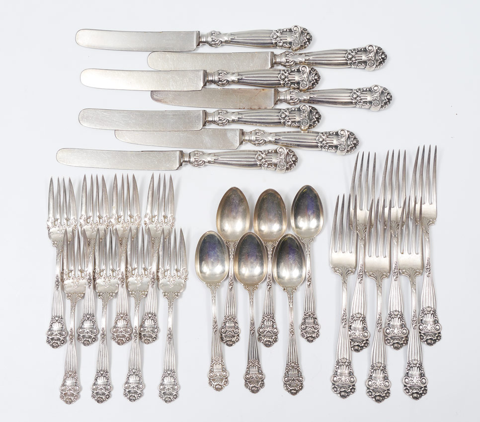 Appraisal: TOWLE GEORGIAN STERLING FLATWARE Approx pieces in the Georgian pattern