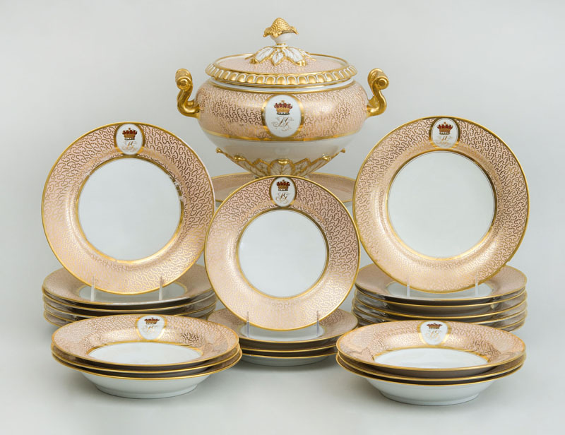 Appraisal: FLIGHT BARR AND BARR TWENTY-FIVE-PIECE CRESTED PORCELAIN PART DINNER SERVICE