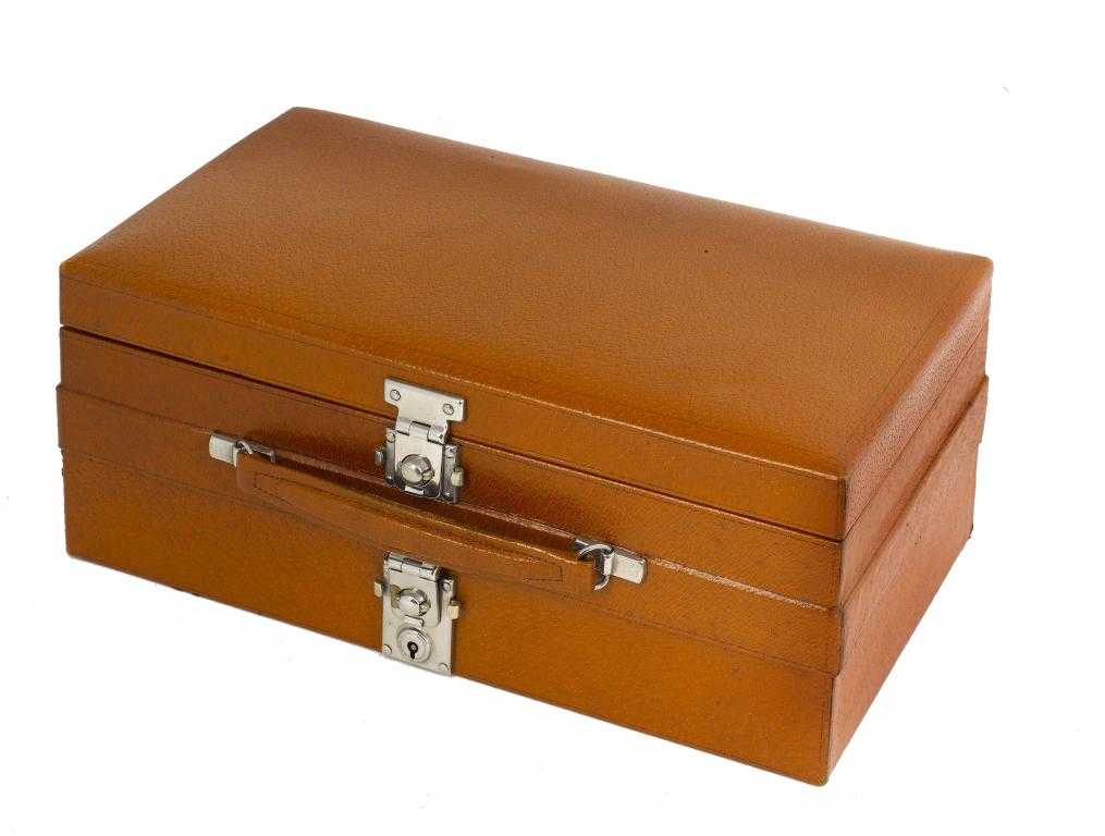 Appraisal: AN ASPREY TAN PIGSKIN DRESSING CASE double sided with fitted