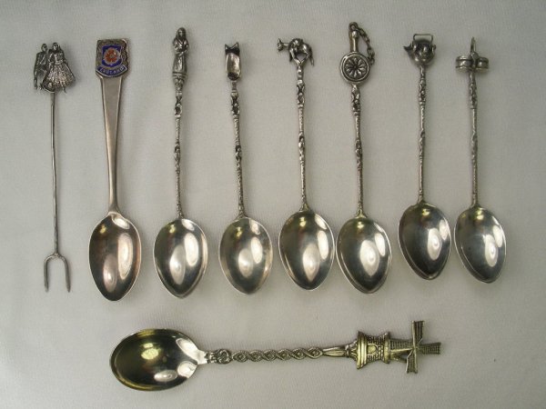 Appraisal: Eight sterling silver coffee spoons measuring approximately plus one silver