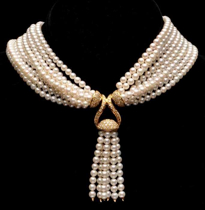 Appraisal: PEARL GOLD AND DIAMOND NECKLACE No mark found in pendant