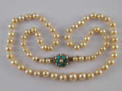 Appraisal: A graduated cultured pearl necklace with a yellow metal tests