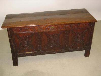 Appraisal: AN OAK PANELLED COFFER with moulded edged plank lid the