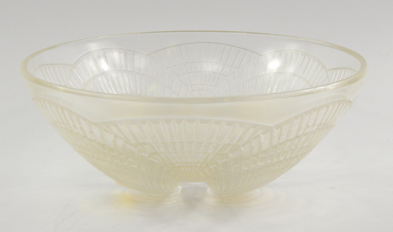 Appraisal: An R Lalique glass bowl decorated in the Coquilles pattern