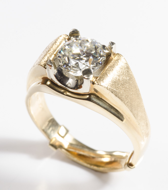 Appraisal: MAN'S DIAMOND SOLITAIRE RING with appraisal k yellow gold ring