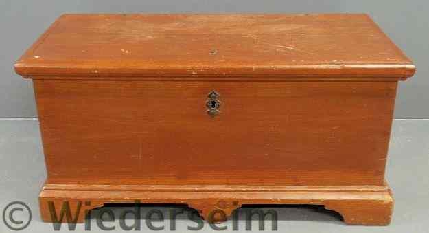 Appraisal: Pine blanket chest th c with a center carved drop