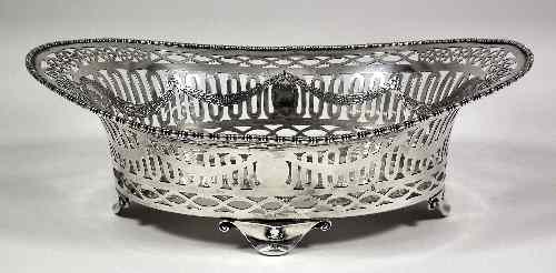 Appraisal: A George V silver oval dish the shaped and pierced