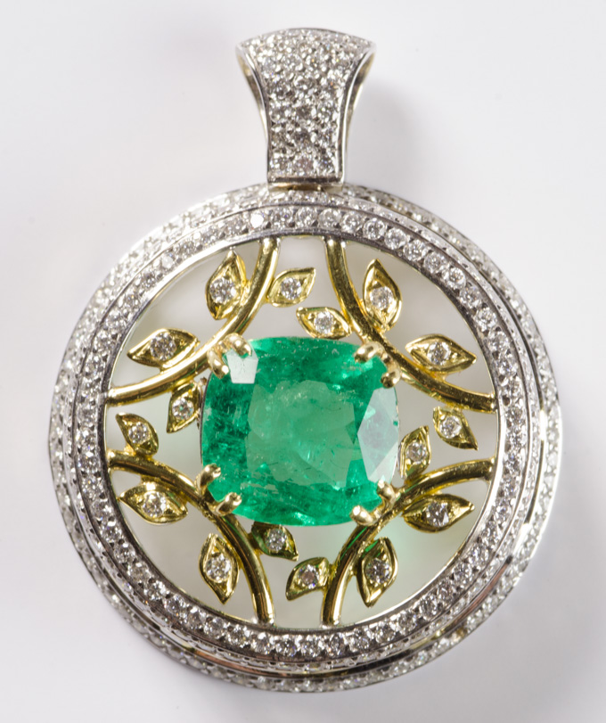 Appraisal: EMERALD AND EIGHTEEN KARAT GOLD PENDANT The white and yellow