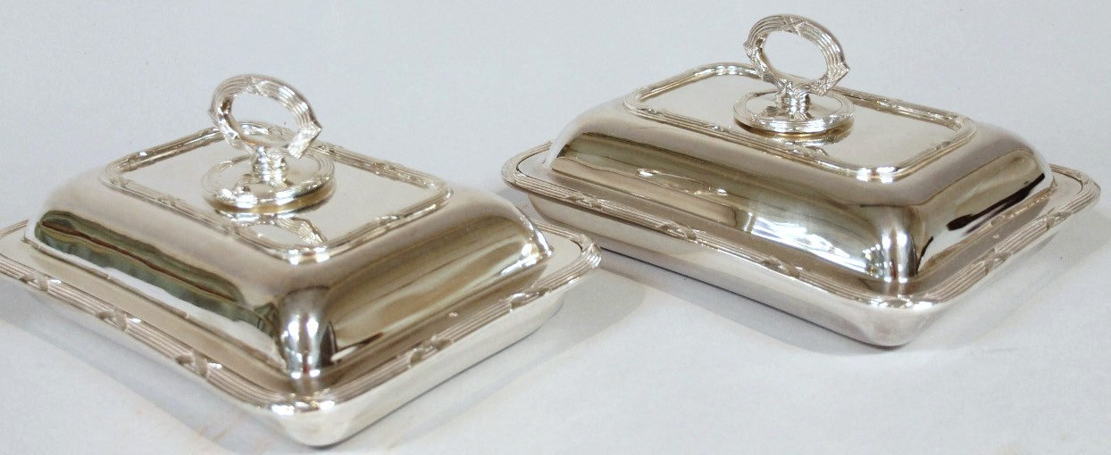 Appraisal: A pair of early thC silver plated entre dishes by