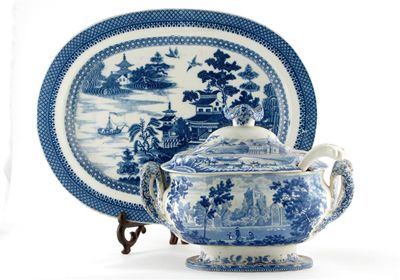 Appraisal: A blue and white soup tureen cover and associated ladle