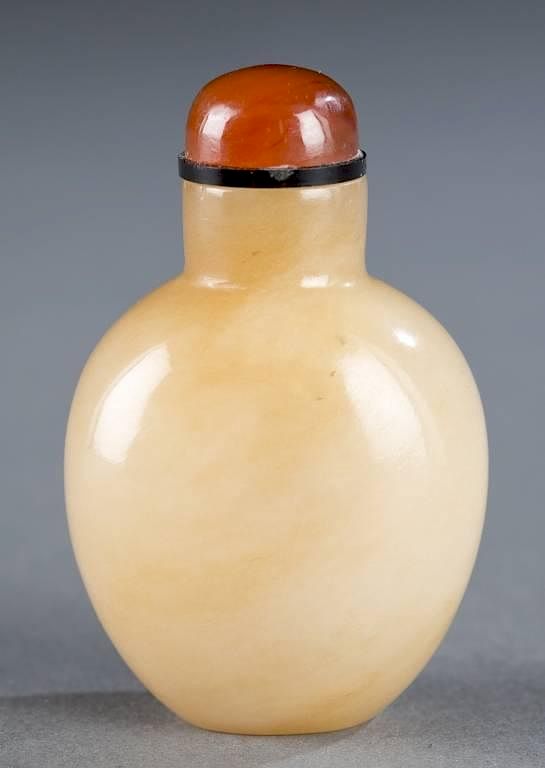 Appraisal: Jade Chinese snuff bottle A jade Chinese snuff bottle c