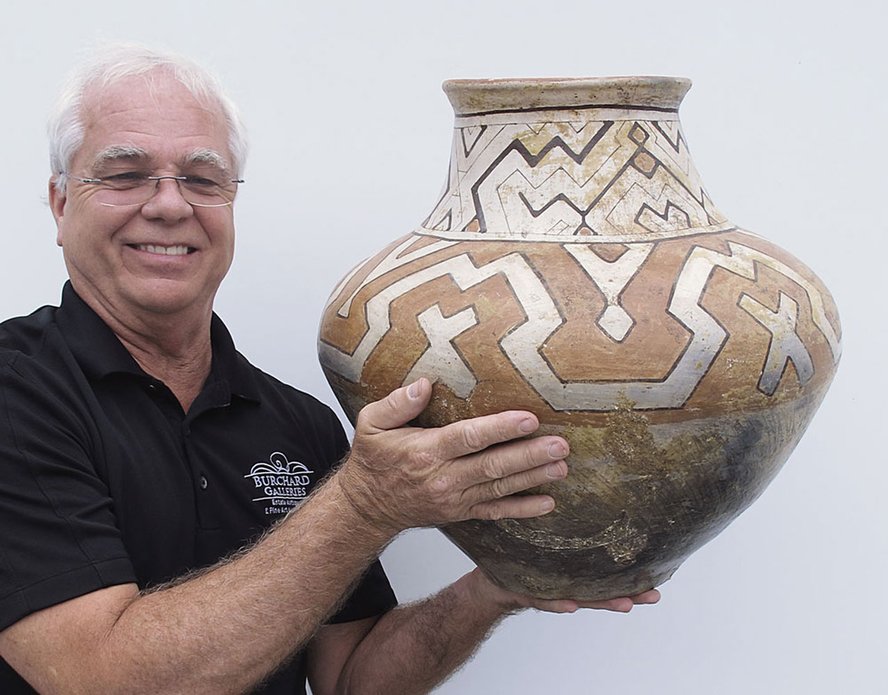 Appraisal: LARGE POLYCHROME PERUVIAN POTTERY VESSEL CA - large pottery vessel