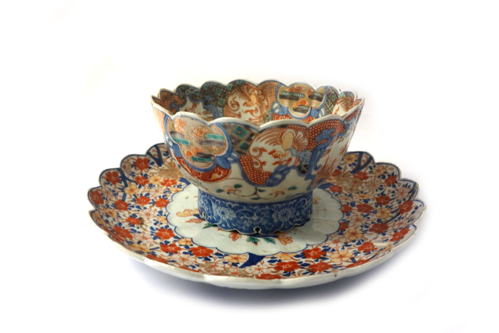 Appraisal: A Japanese Hizen Imari dish with scalloped rim the centre