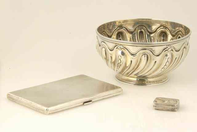 Appraisal: A silver sugar basin FB London with beaded rim and