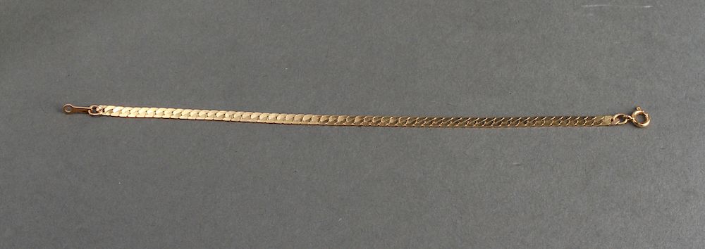 Appraisal: Italian K Yellow Gold Herringbone Bracelet Italian K yellow gold