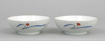 Appraisal: A Pair of Kakiemon Style Arita Bowls Polychrome with simple