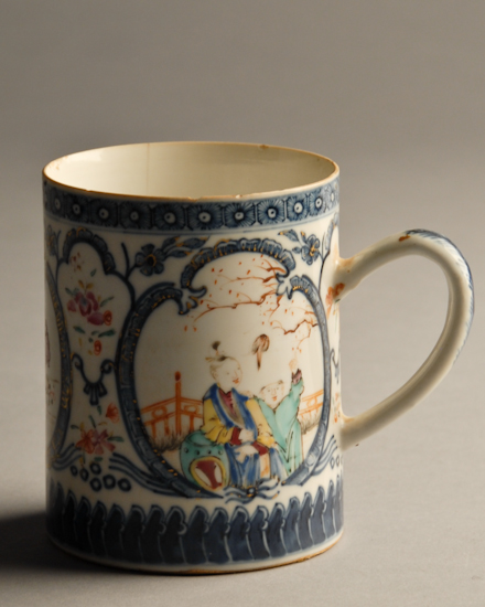 Appraisal: An th C Chinese Export Mug with blue underglaze rimming