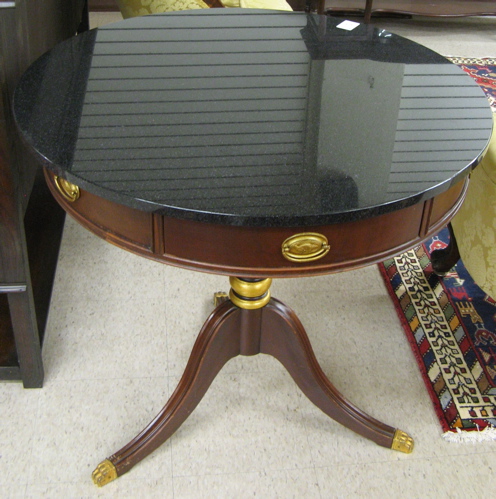 Appraisal: A ROUND FEDERAL STYLE MAHOGANY CENTER TABLE American mid th