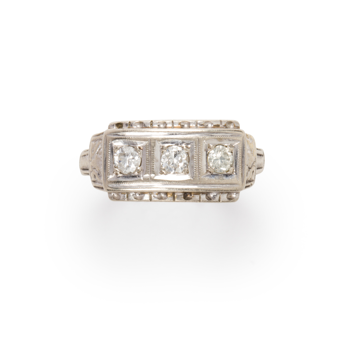 Appraisal: A DIAMOND AND FOURTEEN KARAT WHITE GOLD RING A diamond