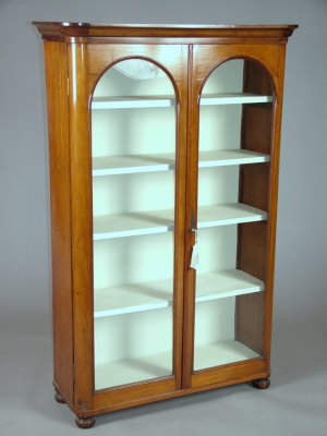 Appraisal: A Victorian mahogany bookcase the moulded cornice above glazed doors