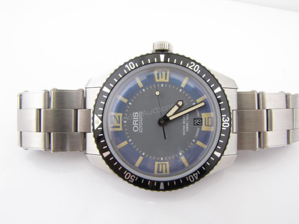 Appraisal: A gentleman's Oris Divers Deauville automatic wristwatch blue and gray