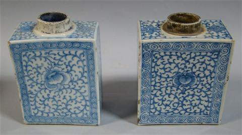 Appraisal: PAIR OF CHINESE BLUE AND WHITE TEA CADDIES th century