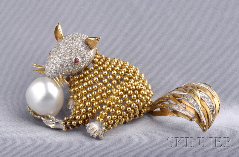 Appraisal: kt Gold Diamond and Pearl Squirrel Brooch with diamond encrusted