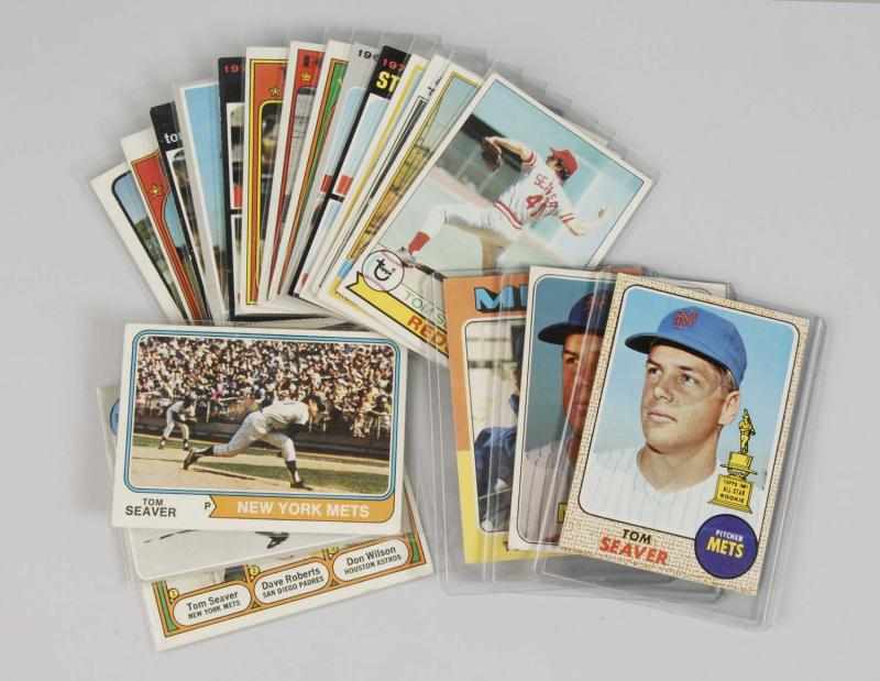 Appraisal: Lot of Topps Tom Seaver Baseball Cards Description Includes second-year