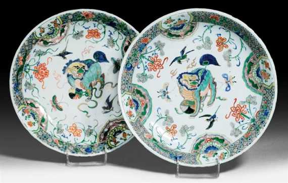 Appraisal: A PAIR OF FAMILLE VERTE CHARGERS WITH LION DESIGN China