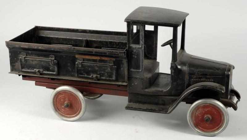 Appraisal: Pressed Steel Buddy L Sand Gravel Truck Description American Circa