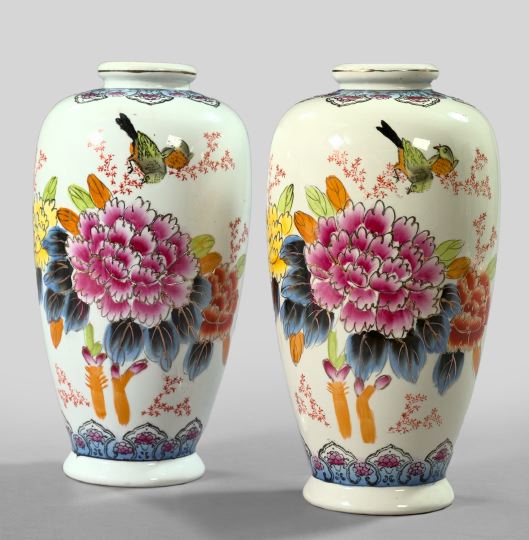 Appraisal: Pair of Kuang Hsu Porcelain Vases first quarter th century